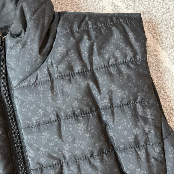 LOFT Black Floral Print Quilted Puffer Vest - Picture 2 of 4